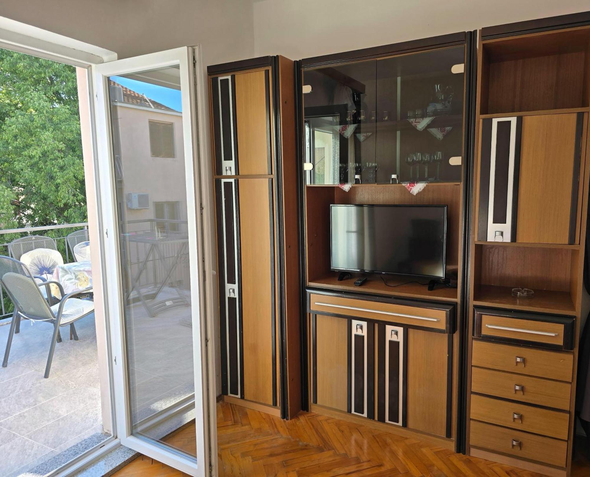 Tome Apartament *